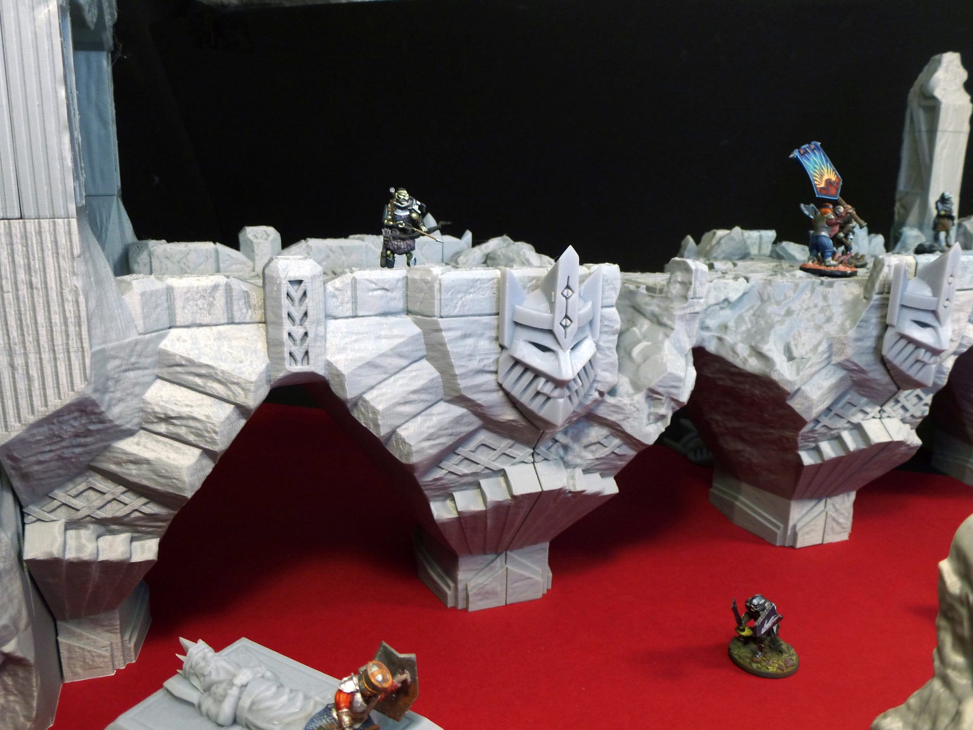 Monumentale Zwergenbrücke