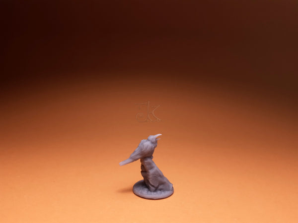 Anschlagtafel und Rabe auf Runenstein